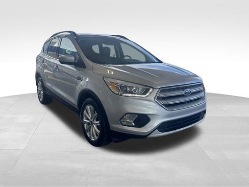 Used 2019 Ford Escape SEL image 2