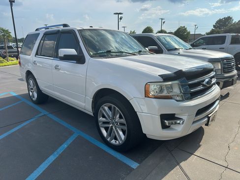 Used 2016 Ford Expedition Limited w/ Equipment Group 301A RWD image 2