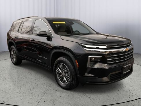 New 2025 Chevrolet Traverse LT image 1
