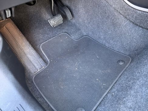 Certified 2025 Volvo XC40 B5 Core image 17