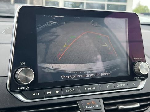 Used 2024 Nissan Altima 2.5 SV image 18