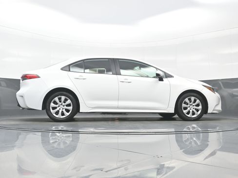 Used 2024 Toyota Corolla LE image 31