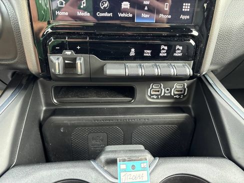 Used 2024 RAM 1500 Laramie AWD/4WD image 46
