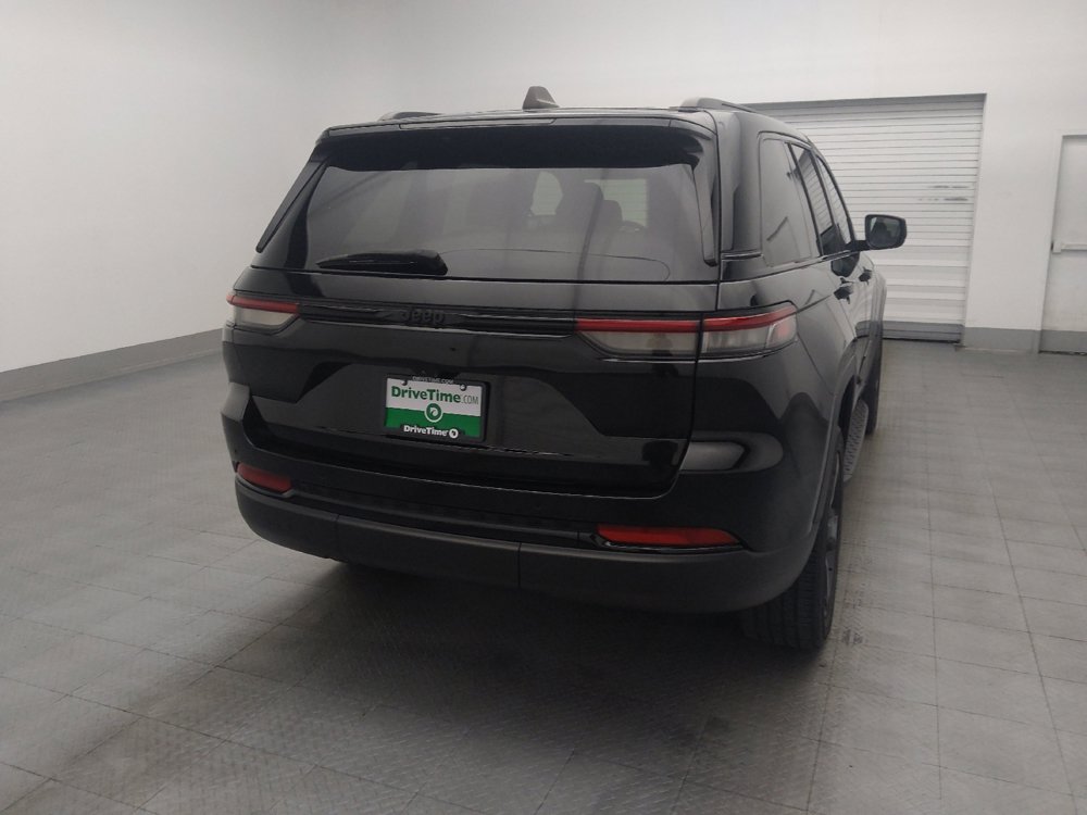 Used 2023 Jeep Grand Cherokee Altitude RWD image 7