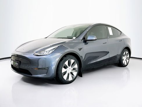 Used 2023 Tesla Model Y Long Range image 3
