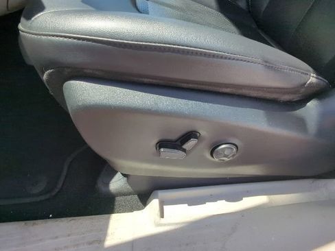 Used 2024 Chrysler Pacifica Touring-L FWD image 12
