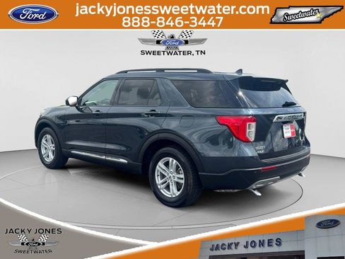 Certified 2022 Ford Explorer XLT w/ Equipment Group 202A RWD image 3
