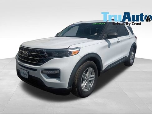 Used 2021 Ford Explorer XLT w/ Equipment Group 202A RWD image 3