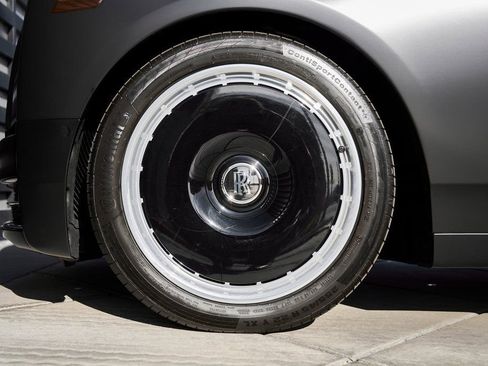 Used 2025 Rolls-Royce Phantom Sedan RWD image 3