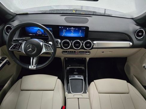 Used 2025 Mercedes-Benz GLB 250 4MATIC image 17