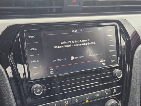 Used 2022 Volkswagen Passat 2.0T SE image 26