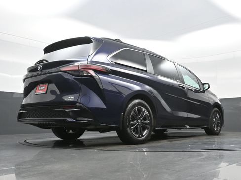 Used 2024 Toyota Sienna XSE w/ XSE Plus Package AWD/4WD image 33