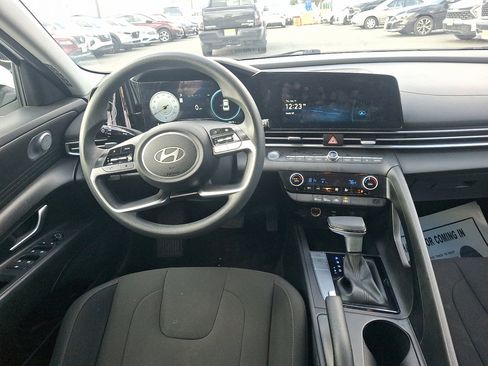Used 2024 Hyundai Elantra SEL image 21