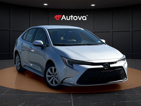 Used 2025 Toyota Corolla LE FWD image 7