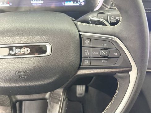 Used 2023 Jeep Grand Cherokee Limited w/ Black Appearance Package AWD/4WD image 24