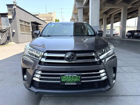 Used 2018 Toyota Highlander Limited image 2