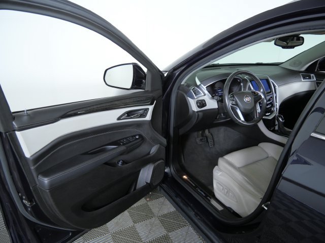 Used 2016 Cadillac SRX Luxury w/ Driver Awareness Package AWD/4WD image 17