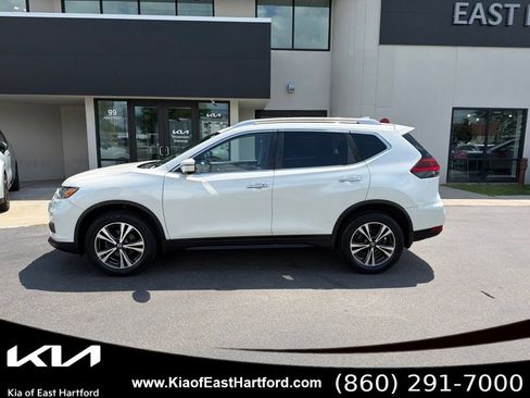 Used 2019 Nissan Rogue SV w/ Premium Package AWD/4WD image 2