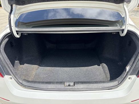 Used 2019 Honda Accord EX image 9