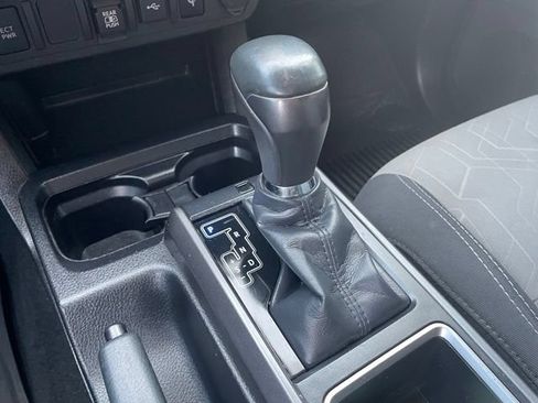 Used 2022 Toyota Tacoma TRD Off-Road AWD/4WD image 22