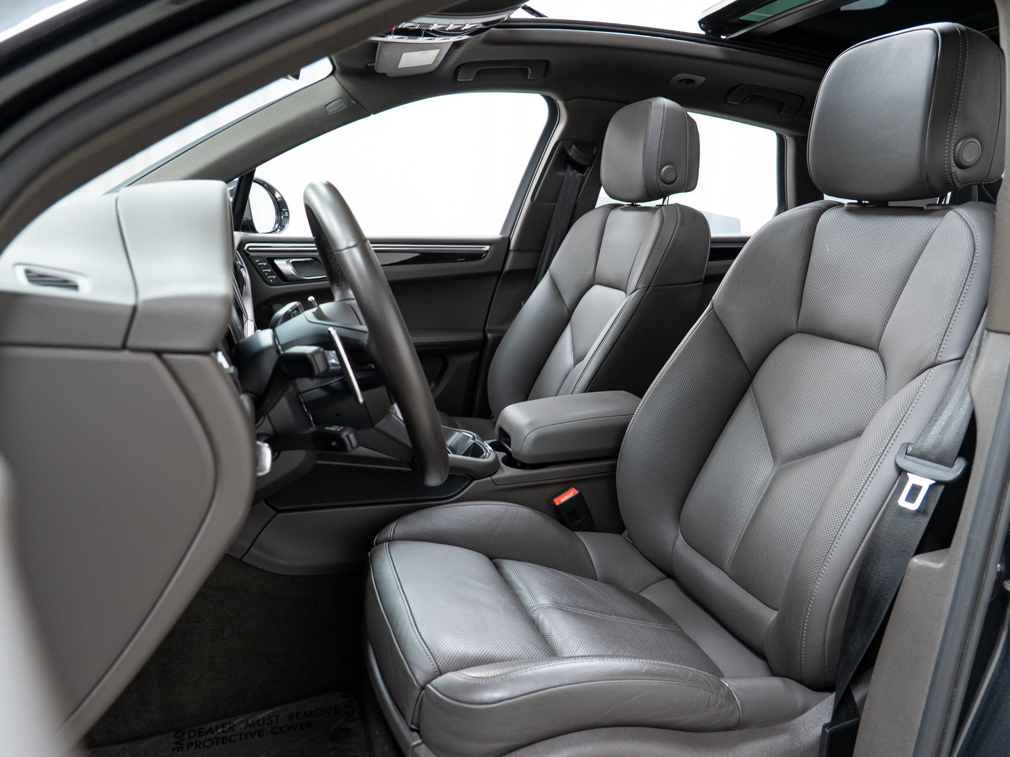 Certified 2022 Porsche Macan S AWD/4WD image 5