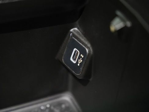 Used 2019 Jeep Wrangler Unlimited Sahara w/ Uconnect 4C Nav & Sound Group AWD/4WD image 30