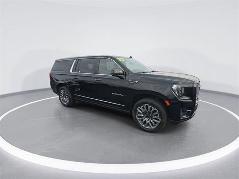 Used 2023 GMC Yukon XL Denali Ultimate image 2