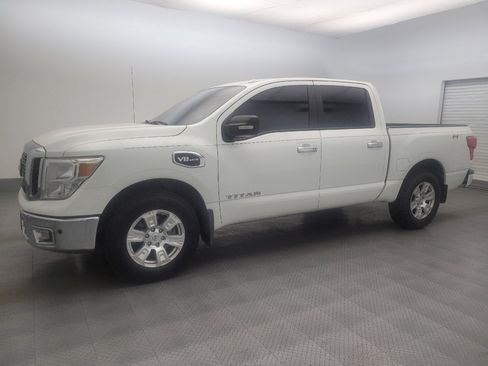 Used 2017 Nissan Titan SV RWD image 2