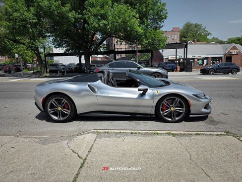 Used 2024 Ferrari 296 GTS RWD image 3