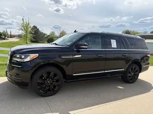 Used 2022 Lincoln Navigator L Reserve AWD/4WD image 1