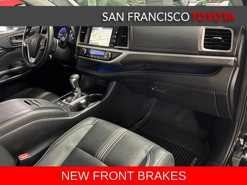 Used 2018 Toyota Highlander SE image 24