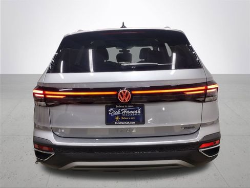New 2025 Volkswagen Taos SE image 11