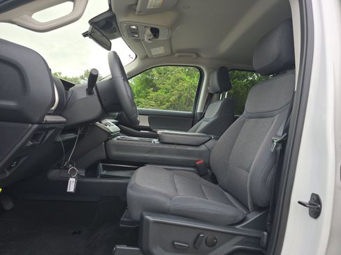 Used 2025 Ford Expedition Active RWD image 5