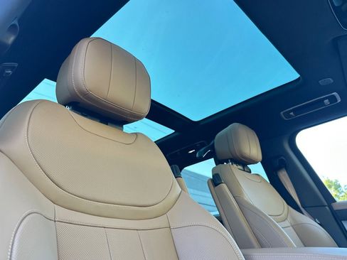 Used 2025 Land Rover Range Rover Sport SE image 25