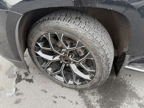 Used 2018 Cadillac Escalade ESV Luxury AWD/4WD image 8