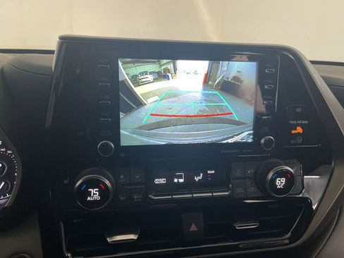 Used 2022 Toyota Highlander XLE image 73