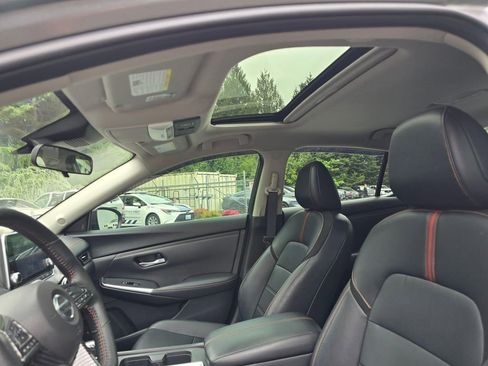 Used 2023 Nissan Sentra SR w/ SR Premium Package FWD image 13