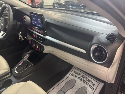 Used 2023 Kia Forte LXS w/ LXS Technology Package image 16