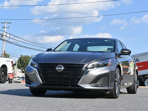 Used 2024 Nissan Altima 2.5 SV image 6