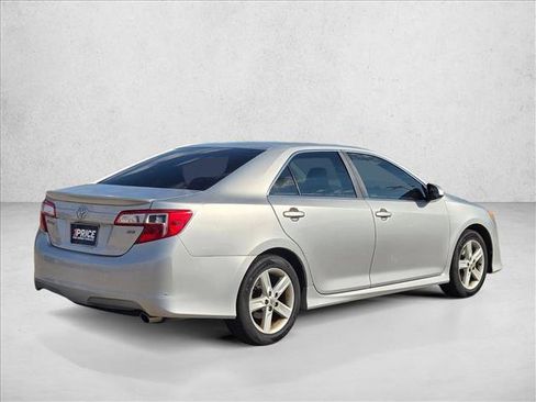 Used 2013 Toyota Camry SE image 5