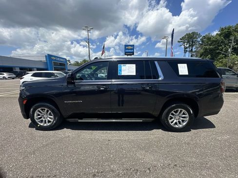 Used 2024 Chevrolet Suburban LT RWD image 12