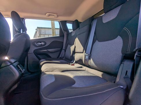 Used 2014 Jeep Cherokee Latitude w/ Cold Weather Group image 11