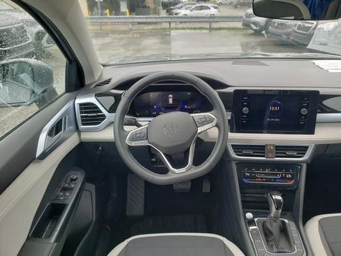 New 2025 Volkswagen Taos SE AWD/4WD image 9