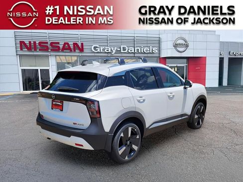 New 2025 Nissan Kicks SR AWD/4WD image 17
