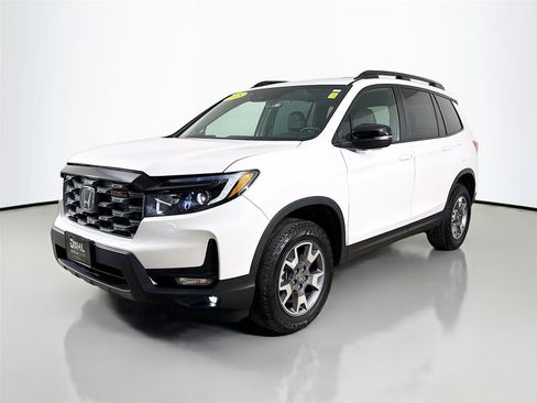 Used 2023 Honda Passport TrailSport image 4