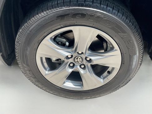 Used 2025 Toyota RAV4 XLE w/ Convenience Package AWD/4WD image 30