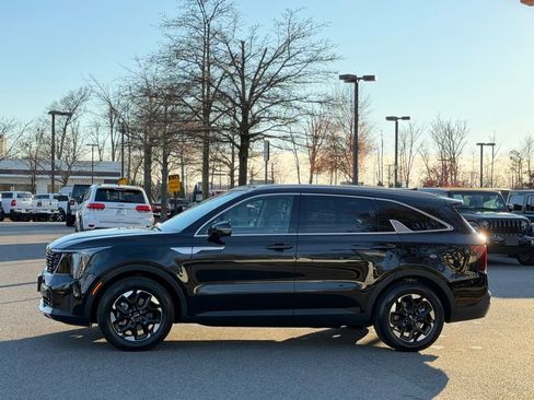 Used 2025 Kia Sorento S image 11