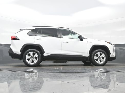 Used 2021 Toyota RAV4 LE image 31