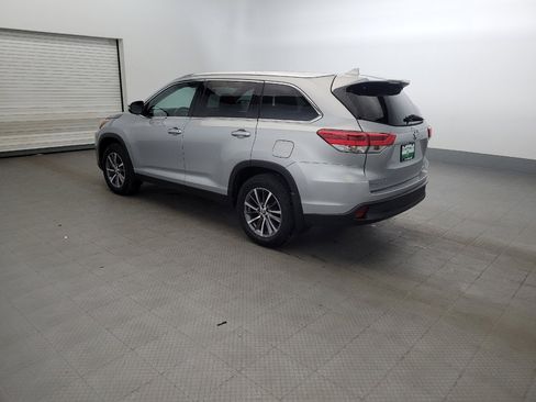 Used 2019 Toyota Highlander XLE AWD/4WD image 3
