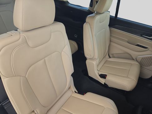 Used 2021 Jeep Grand Cherokee L Limited RWD image 17